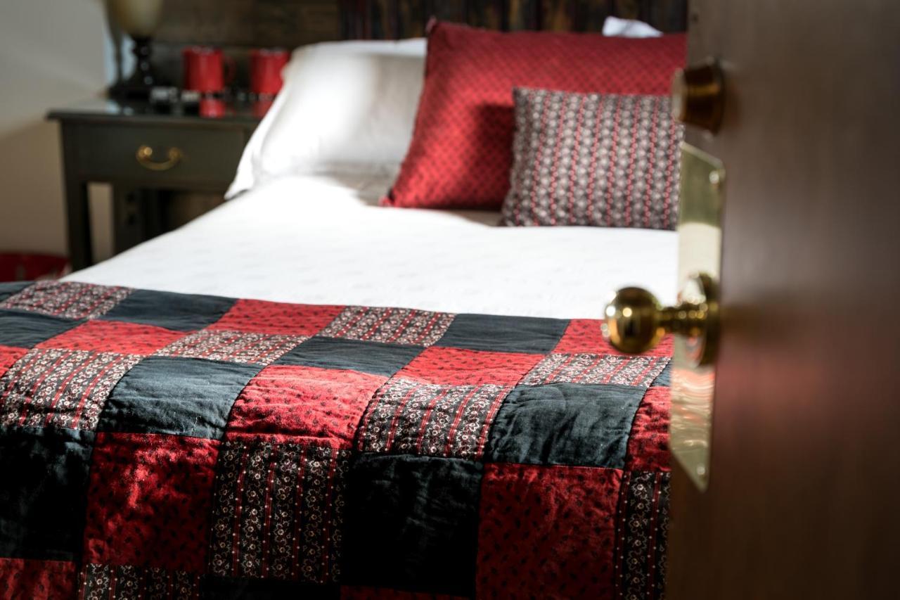 The Cochrane Rockyview Hotel Esterno foto