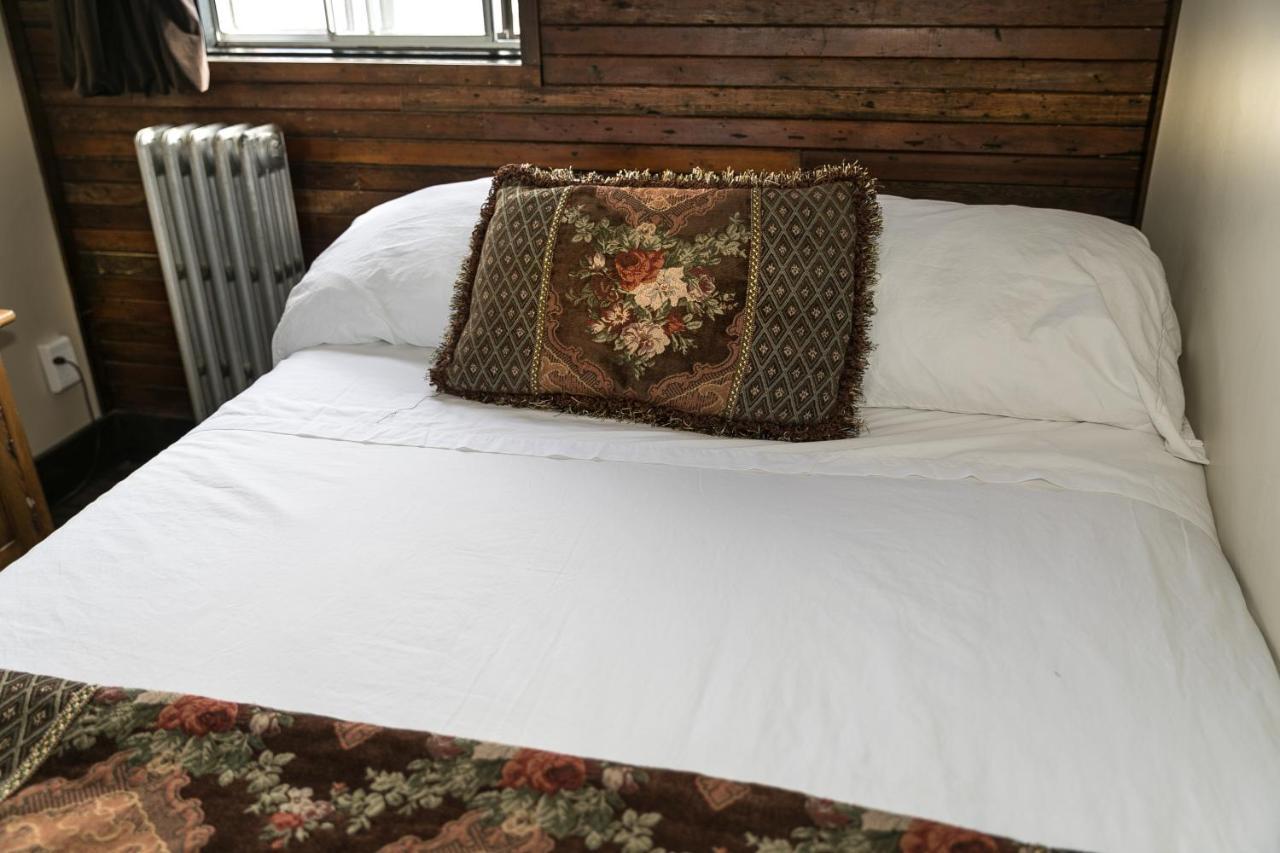 The Cochrane Rockyview Hotel Esterno foto
