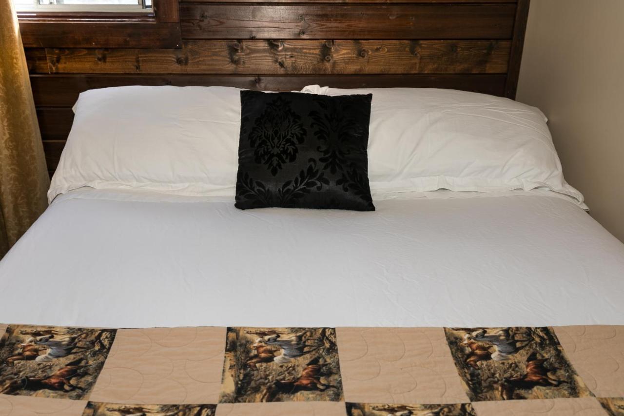 The Cochrane Rockyview Hotel Esterno foto