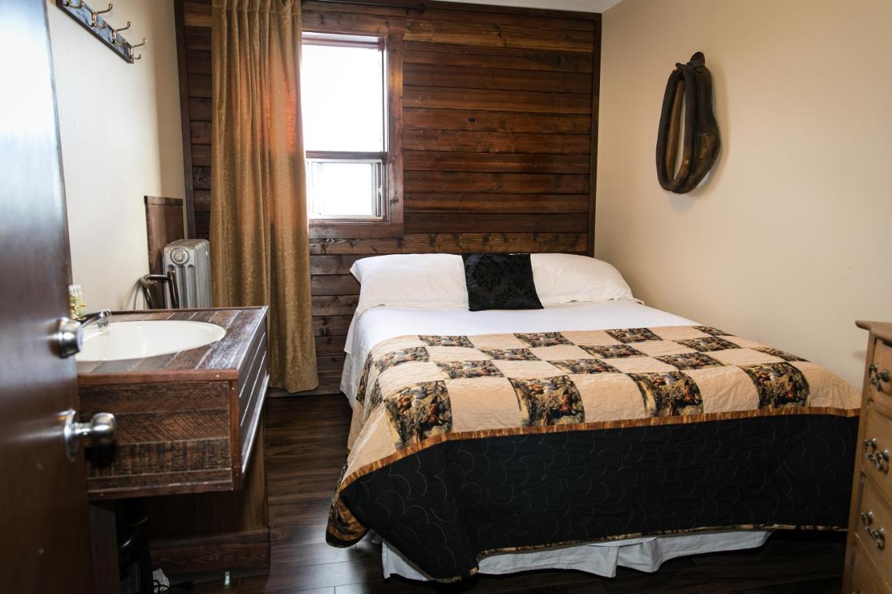 The Cochrane Rockyview Hotel Esterno foto